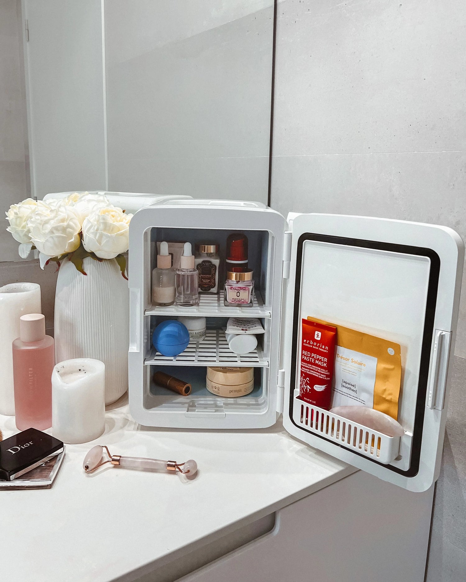 Frigo pas cher cosmétiques soin du refroidisseur d'un réfrigérateur  congélateur personnel cosmétiques Portable Mini frigo de bureau - Chine Cosmétique  Frigo, frigo avec un miroir cosmétique